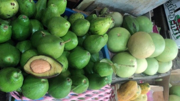  రెండు నెలల ముందే హైదరాబాదీలను పలకరిస్తున్న మామిడి పండ్లు 