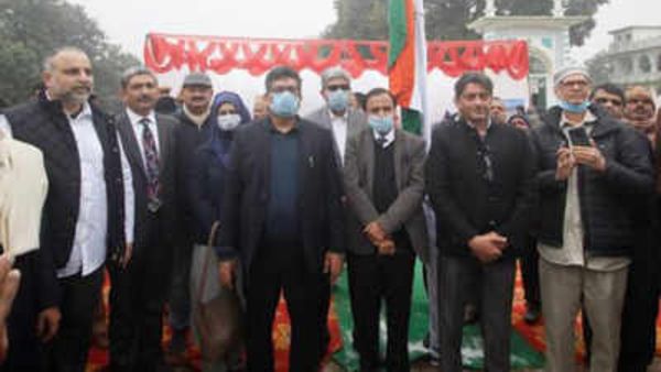  మసీదు నిర్మాణ పనులకు సంకేతంగా మొక్కలు నాటిన ట్రస్ట్ సభ్యులు 