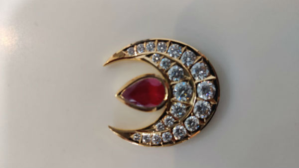 AP CM YS Jagan presents Rs 6.5 lakhs gold ornaments to Goddess Kanaka Durga 