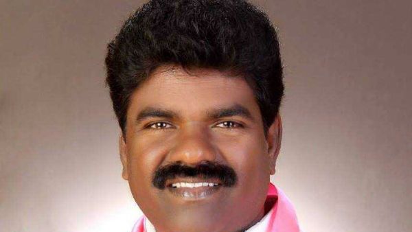 తెలంగాణ సాంస్కృతిక సారథి చైర్మన్ హోదాలో ఉన్న రసమయి వ్యాఖ్యలపై పార్టీలో చర్చ తెలంగాణ సాంస్కృతిక సారథి చైర్మన్ హోదాలో ఉన్న రసమయి వ్యాఖ్యలపై పార్టీలో చర్చ