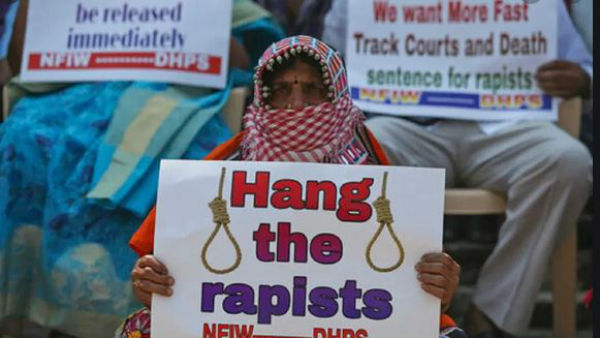 50 ఏళ్ల వివాహిత అయిన.. 50 ఏళ్ల వివాహిత అయిన..