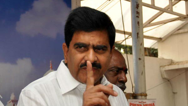 కరోనా నిబంధనల కారణంగా దీక్షకు అనుమతి లేదన్న పోలీసులు 