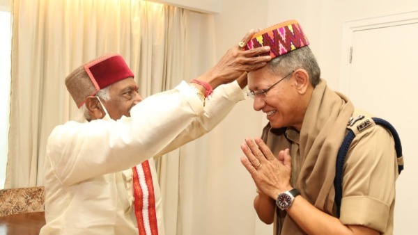 Andhra Pradesh DGP Gautam Sawang greets Governor of Himachal Pradesh Bandaru Dattatreya