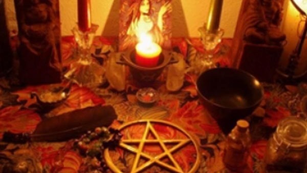 బలిదానం చేసుకోవాలనుకున్న దంపతులు బలిదానం చేసుకోవాలనుకున్న దంపతులు