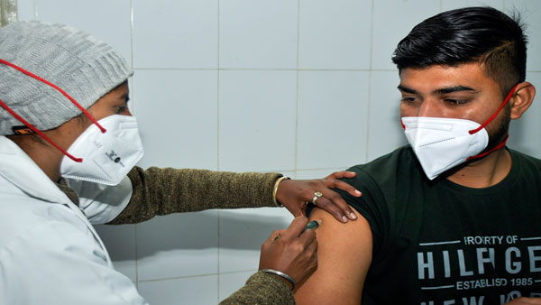 వ్యాక్సిన్ తీసుకున్న వారు కూడా లిక్కర్ కు దూరంగా ఉంటేనే వ్యాక్సిన్ ప్రభావం 