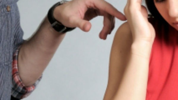 భార్యకు బ్రెడ్... గులాబ్ జామ్... మరదలికి మసాలా దోసె