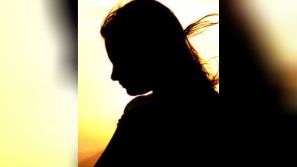 ప్రియుడితో అమ్మాయి ఎస్కేప్ ప్రియుడితో అమ్మాయి ఎస్కేప్