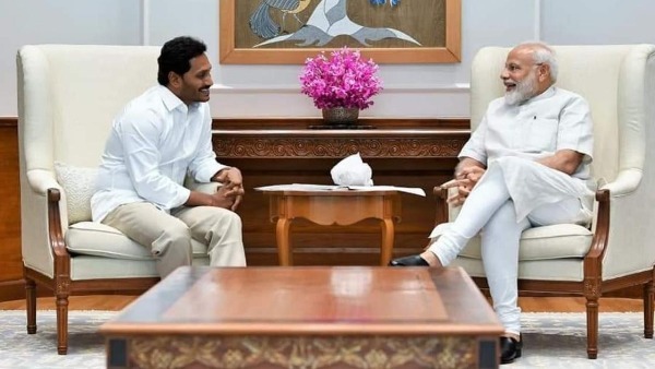 విగ్రహాల ధ్వంసంపై ప్రధానికి రిపోర్టు విగ్రహాల ధ్వంసంపై ప్రధానికి రిపోర్టు