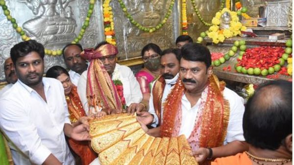  మొక్కల సునామీ.. ఉప్పెనాలా మొక్కలు నాటిన తెలంగాణ నాయకులు..