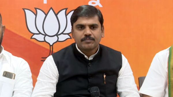 జేఏసీ నేత బహిష్కరణ..