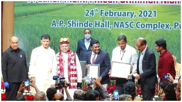 ananthapuram-collector-gandham-chandrudu-receives-pm-kisan-award-from-centre