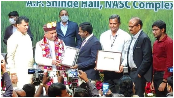 ananthapuram-collector-gandham-chandrudu-receives-pm-kisan-award-from-centre