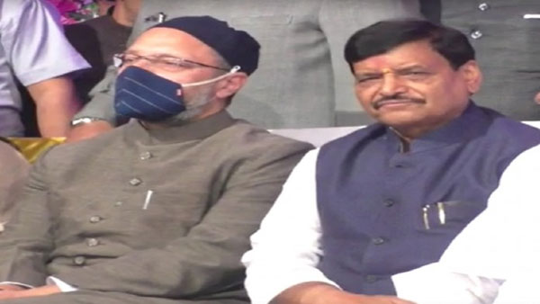 పెళ్లి విందులో మంతనాలు