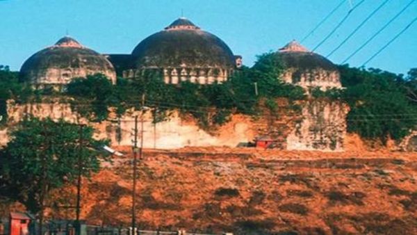 మసీదు స్థలం తమదేనంటూ కోర్టుకెళ్ళిన ఢిల్లీకి చెందిన ఇద్దరు అక్కాచెల్లెళ్లు మసీదు స్థలం తమదేనంటూ కోర్టుకెళ్ళిన ఢిల్లీకి చెందిన ఇద్దరు అక్కాచెల్లెళ్లు