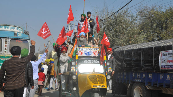 బెంగుళూరు , ఢిల్లీ , పూణేలలో స్వల్ప ఉద్రిక్తత