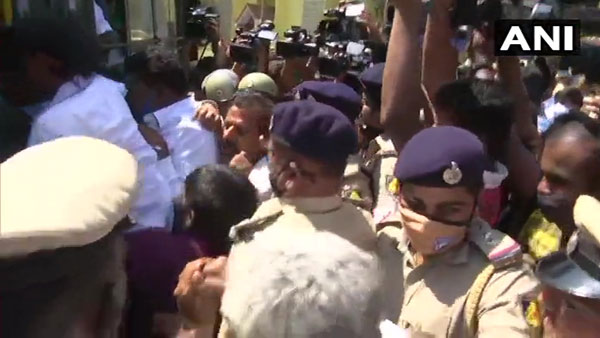 మోదీ, అమిత్ షా, నిర్మలమ్మ ఫోటోలు