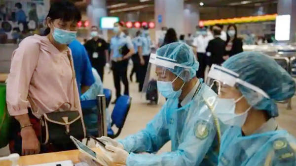 దీర్ఘకాలం కరోనాతో పోరాడితే కొత్త వైరస్ రకాల పుట్టుకకు కారణం అవుతారన్న శాస్త్రవేత్తలు