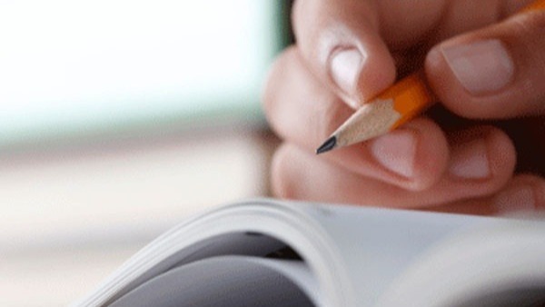 ఎంఏ పొలిటికల్ సైన్స్ పేపర్లో ఇచ్చిన ప్రశ్నలపై తీవ్ర విమర్శలు