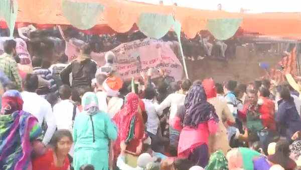 ప్రియాంకా గాంధీ పర్యటన నేపధ్యంలో 144 సెక్షన్ .. ఏం జరుగుతుందో ?