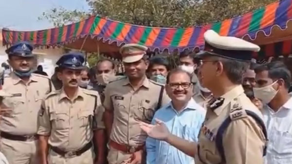DGP Gautam Sawang interacted with the voters of Kothavalasa Mandal DGP Gautam Sawang interacted with the voters of Kothavalasa Mandal