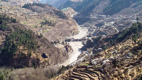 రంగంలోకి ఆర్మీ, ఎయిఫోర్స్ హెలికాప్టర్లు, విమానాలు రంగంలోకి ఆర్మీ, ఎయిఫోర్స్ హెలికాప్టర్లు, విమానాలు