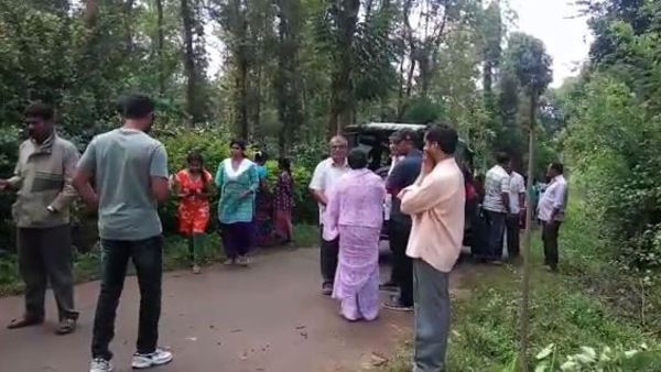 నగదు, నగలకు ఆశపడి..