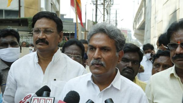 ఓడిపోయిన ఎమ్మెల్యేలు సామంతరాజుల్లా వ్యవహరిస్తున్నారంటూ ఓడిపోయిన ఎమ్మెల్యేలు సామంతరాజుల్లా వ్యవహరిస్తున్నారంటూ