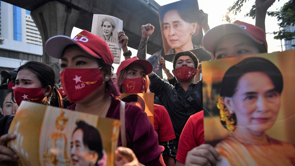 సైనిక పాలనకు నిరసనగా..