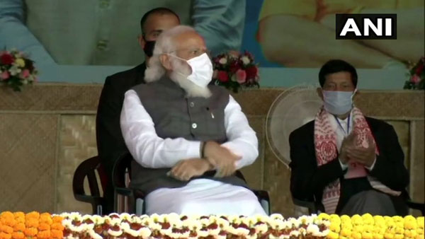 తేయాకు కూలీలకు బదులివ్వాలి..