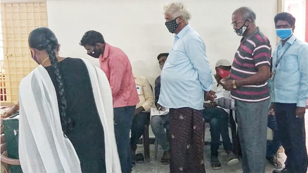 కర్నూలు జిల్లా ముత్తలూరు లోనూ , చిత్తూరు జిల్లా కమ్మ కండ్రిగలోనూ ఘర్షణ