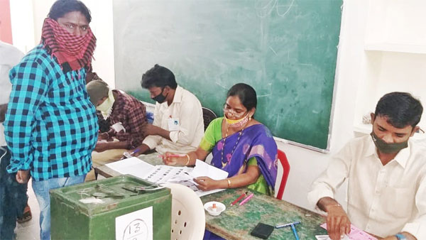 మాజీమంత్రి కొల్లు రవీంద్రపై కేసు నమోదు , నెల్లూరు జిల్లాలో ఓటర్లు ఎన్నికల బహిష్కరణ