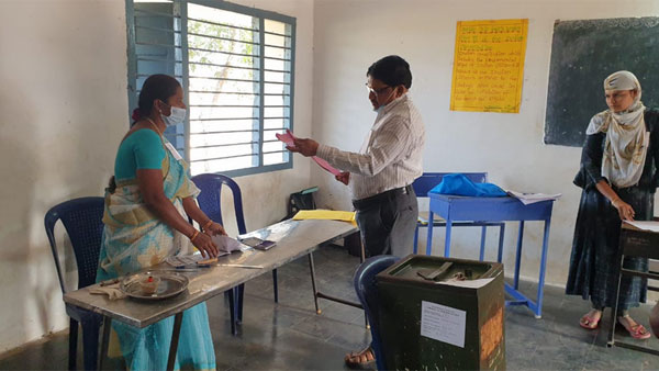 మూడు రోజుల క్రితం అదృశ్యమైన సర్పంచ్ అభ్యర్థి తిరిగి ప్రత్యక్షం