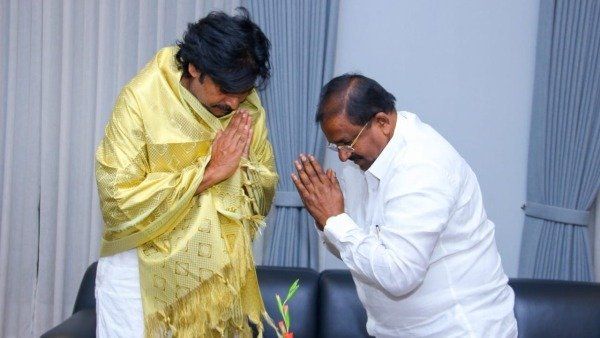 పవన్ కల్యాణ్కు పొగబెట్టినట్టేనా? పవన్ కల్యాణ్కు పొగబెట్టినట్టేనా?