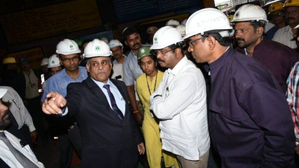 రోడ్డెక్కిన వైసీపీ ఎంపీలు.. రోడ్డెక్కిన వైసీపీ ఎంపీలు..