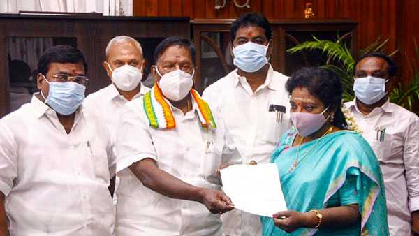 ఎమ్మెల్యేల రాజీనామాలతో మైనారిటీలో..