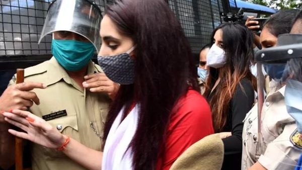 ఊపిరిపీల్చుకున్న రాగిణి ఊపిరిపీల్చుకున్న రాగిణి