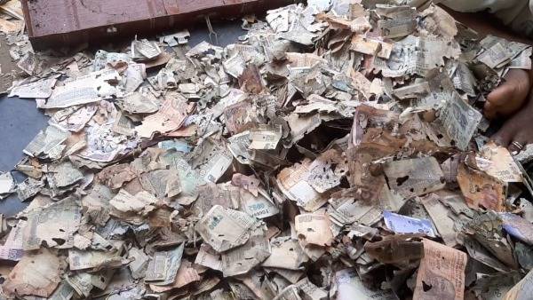 పిల్లల ఆటలకూ పనికి రాని నోట్ల కట్టలు పిల్లల ఆటలకూ పనికి రాని నోట్ల కట్టలు