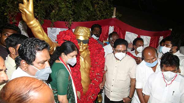 డ్రామాలు ఆడుతున్నారు