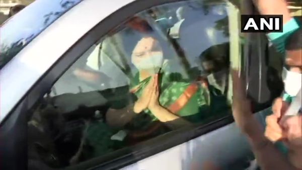 Karnataka: Expelled AIADMK leader VK Sasikala leaves for Tamil Nadu from Bengaluru
