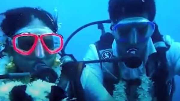 సముద్రంలో పూలదండలు మార్చుకుని, తాళి కట్టిన వరుడు సముద్రంలో పూలదండలు మార్చుకుని, తాళి కట్టిన వరుడు