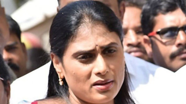 భర్తతో కలిసి మీడియా సమావేశం..