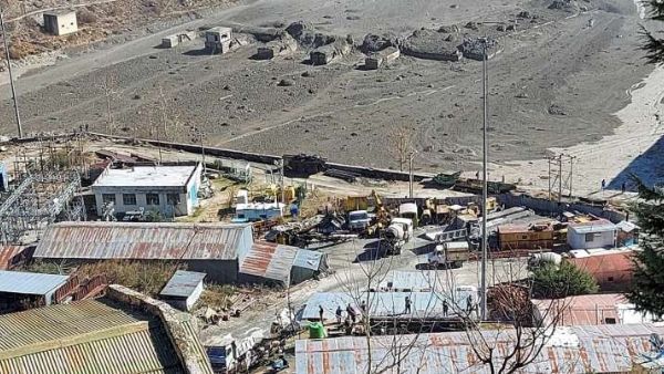 టన్నెల్‌లో చిక్కుకున్నవారిని రక్షించే ప్రయత్నాలు...