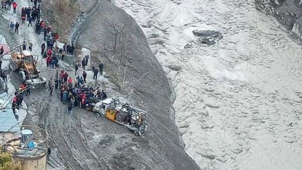 కొట్టుకుపోయిన బ్రిడ్జిలు