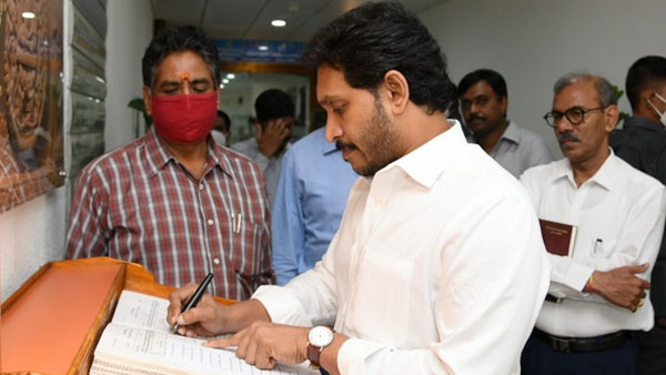 నవరత్నాల సంక్షేమ క్యాలెండర్‌కు ఆమోదం