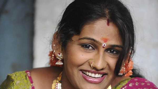 బూతులు తిడుతూ, బట్టలు విప్పి.. బూతులు తిడుతూ, బట్టలు విప్పి..