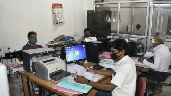 ప్రభుత్వ కార్యాలయాల్లో.. ప్రభుత్వ కార్యాలయాల్లో..