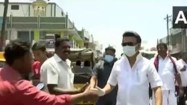 ఓట్ల కోసం అభ్యర్థుల విన్యాసాలు ... వైరల్ గా మారుతున్న వీడియోలు ఓట్ల కోసం అభ్యర్థుల విన్యాసాలు ... వైరల్ గా మారుతున్న వీడియోలు