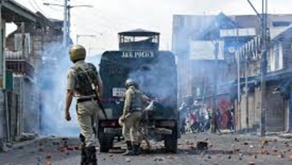 ఉగ్రవాదుల స్థావరంగా షోపియాన్ జిల్లా ... ఉగ్రమూకకు చెక్ పెట్టే పనిలో పోలీసులు ఉగ్రవాదుల స్థావరంగా షోపియాన్ జిల్లా ... ఉగ్రమూకకు చెక్ పెట్టే పనిలో పోలీసులు