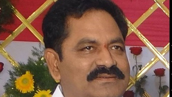 మీడియా సమావేశంలో ఎమ్మెల్యే వీరంగం ... ఏపీలో చర్చనీయాంశం