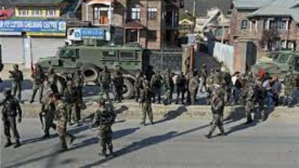 షోపియాన్ ఎన్ కౌంటర్ లో నలుగురు లష్కరే ఉగ్రమూక హతం